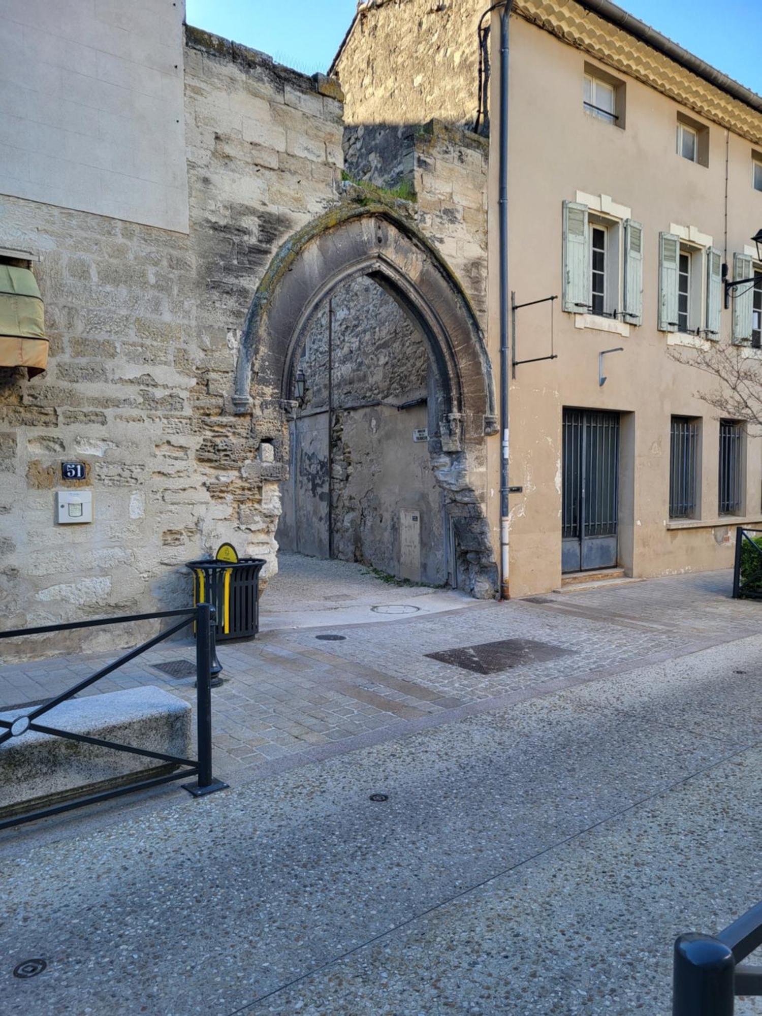 Villeneuve-lès-Avignon Maison Atypique Coeur De Village Historique מראה חיצוני תמונה